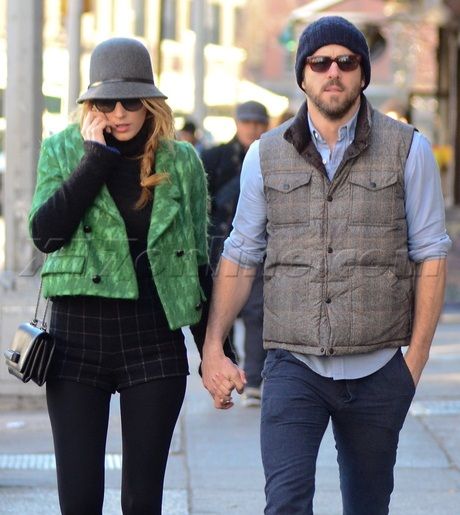 EXCLUSIVE Newlyweds Blake Lively and Ryan Reynolds walk hand in hand USA/CAN/AUS/NZ ONLY