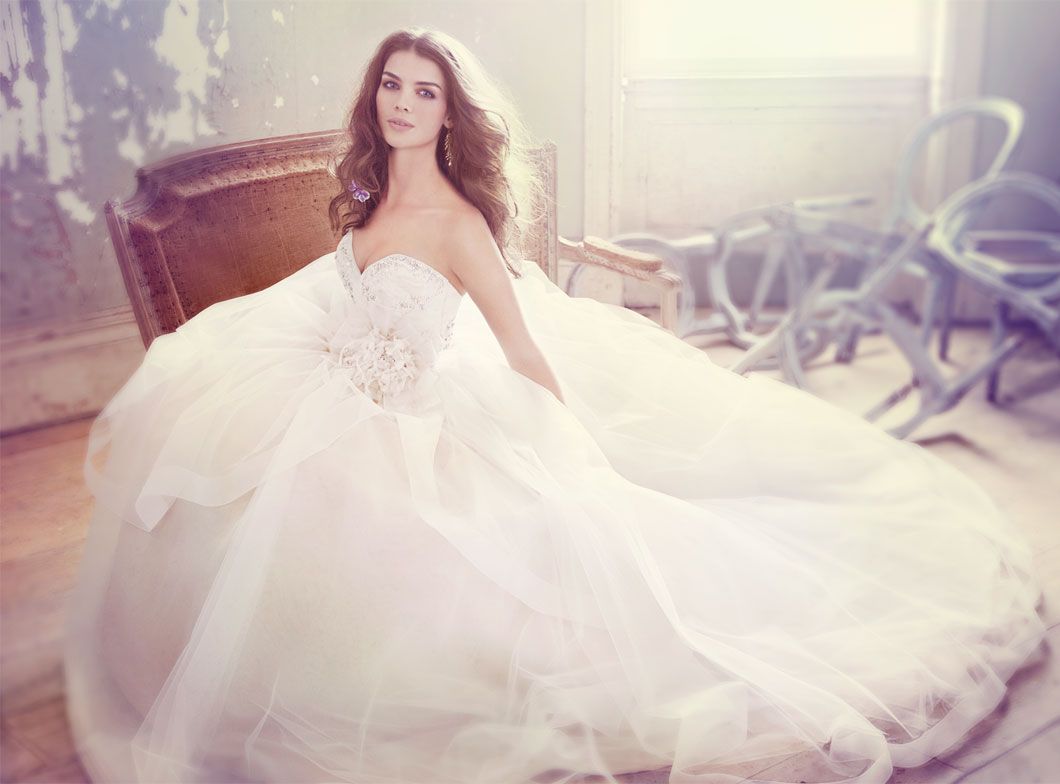jim-hjelm-bridal-tulle-ball-gown-crystal-embroidered-sweetheart-neck-natural-waist-cascade-chapel-train-8301_zm
