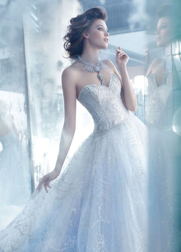 lazaro-bridal-tulle-ball-gown-hand-embroidered-overlay-sweetheart-sheer-dropped-full-gathered-sweep-train-3320_zm