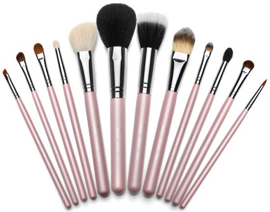 set-of-makeup-brushes