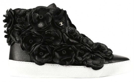 chanel-primavera-2012-camellia-sneakers-540x332