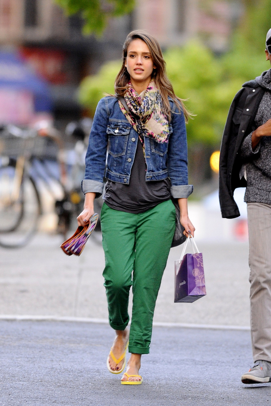 Jessica Alba does some shopping with a friend in New York City
