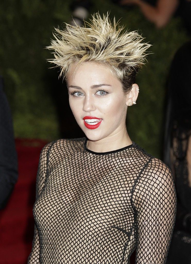 celebrity-paradise.com-The Elder- Miley Cyrus_9_