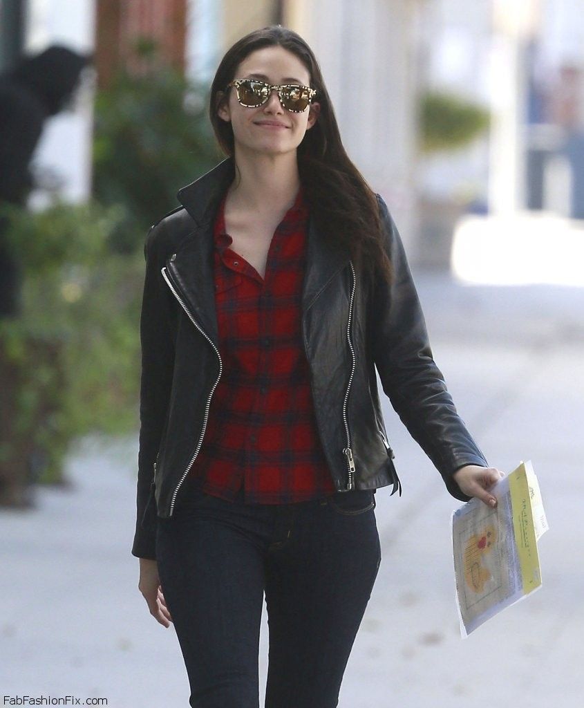 Emmy_Rossum_Stopping_Office_Los_Angeles_7_KNI9_L6