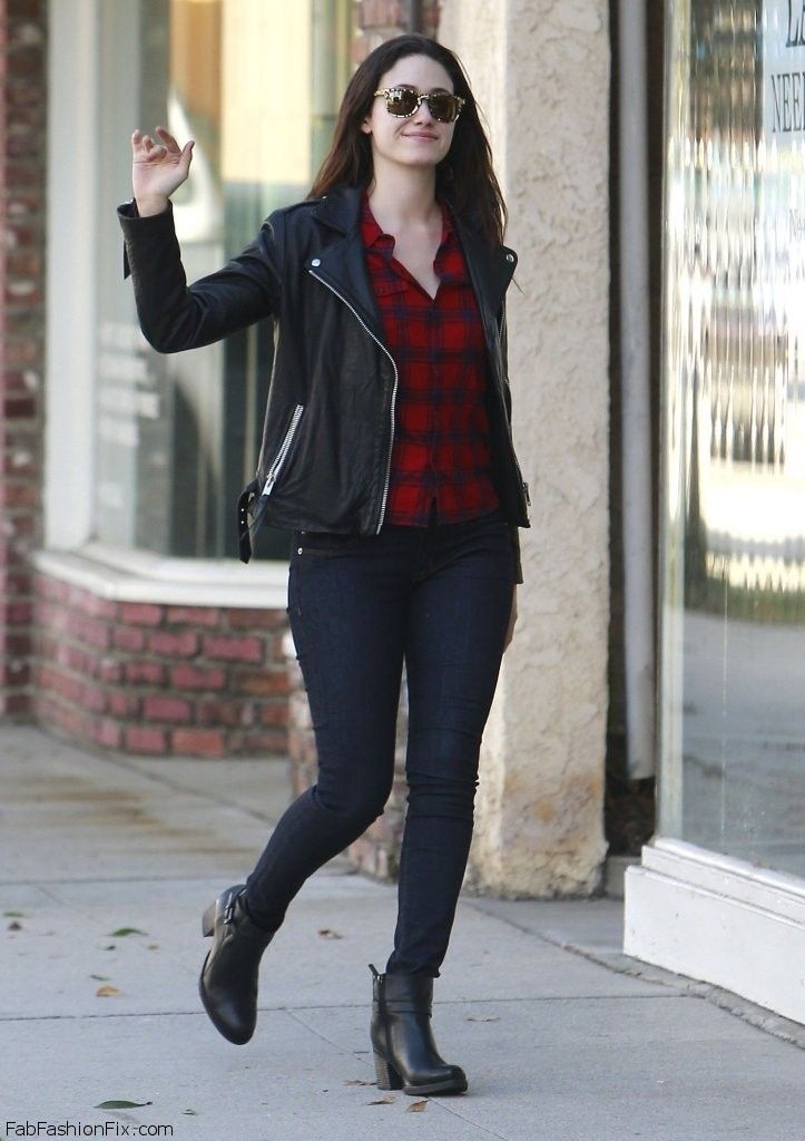 Emmy_Rossum_Stopping_Office_Los_Angeles_Ol_P4d_Q3_E