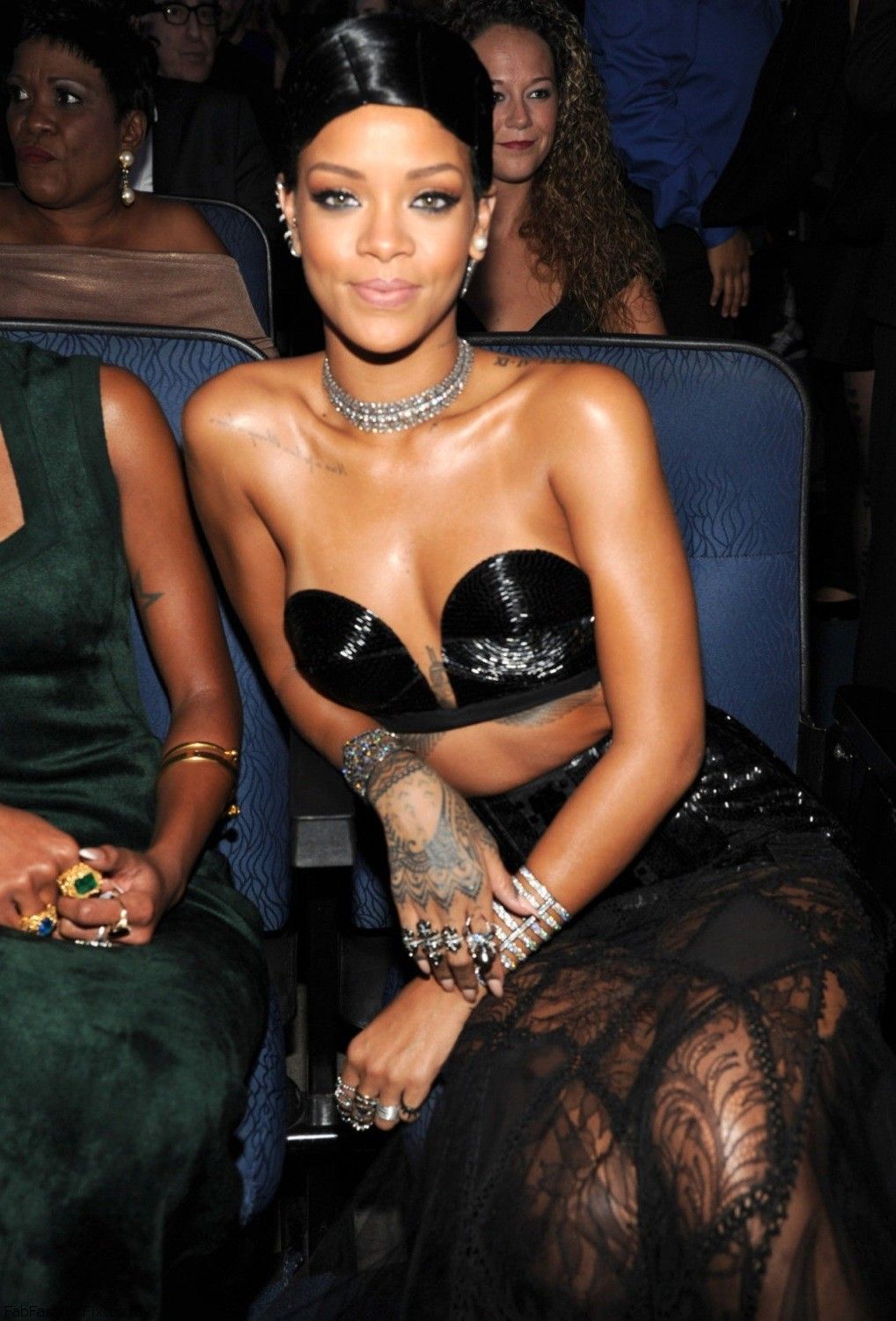 Rihanna during the 41st American Music Awards in Los Angeles 24.11.2013_01