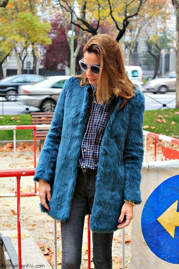abrigo-de-pelo-azul-camisa-a-cuadros-y-pitillo-otoño-2012-~look-main-single