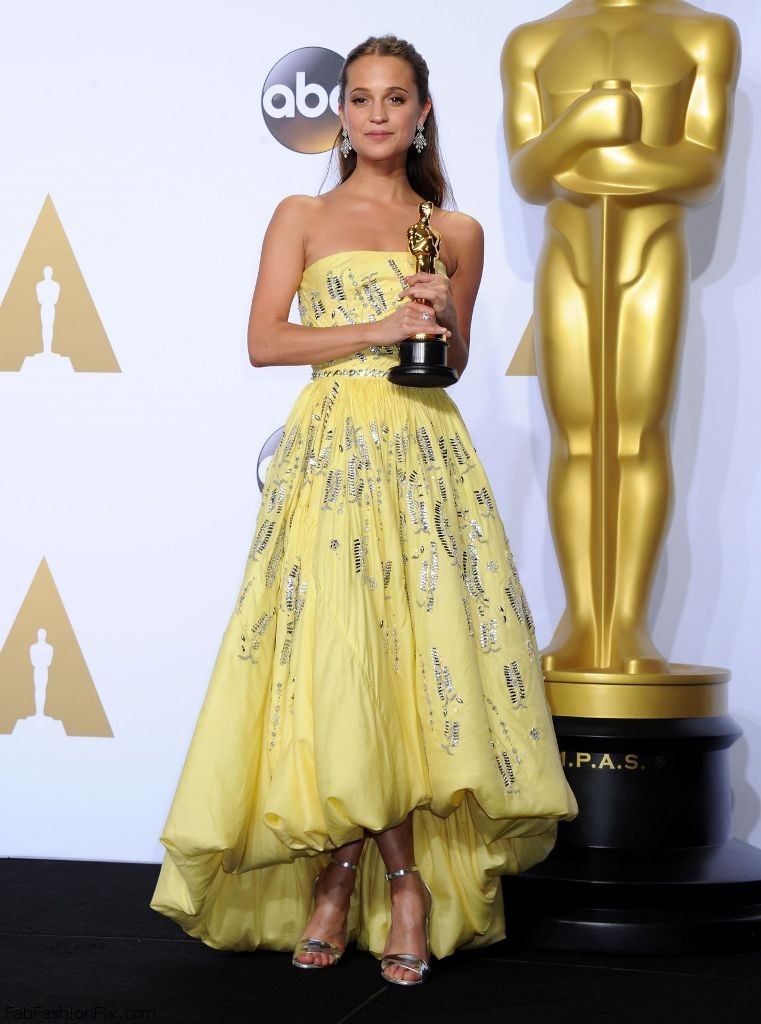 alicia-vikander-2016-oscar-winner-for-best-actress-in-a-supporting-role-12