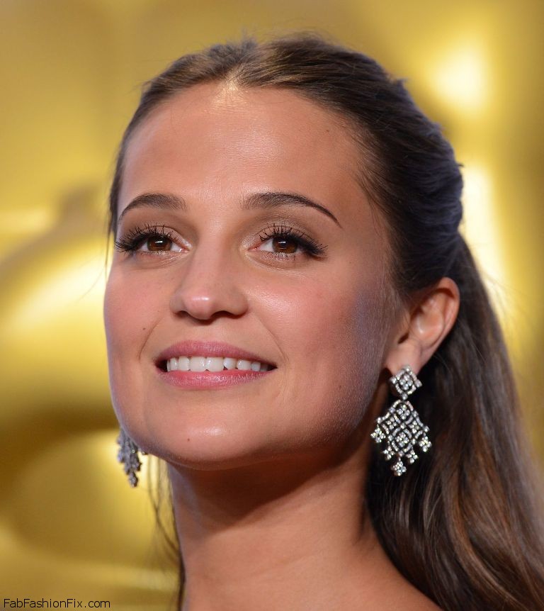 alicia-vikander-2016-oscar-winner-for-best-actress-in-a-supporting-role-13
