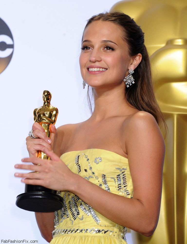 alicia-vikander-2016-oscar-winner-for-best-actress-in-a-supporting-role-9