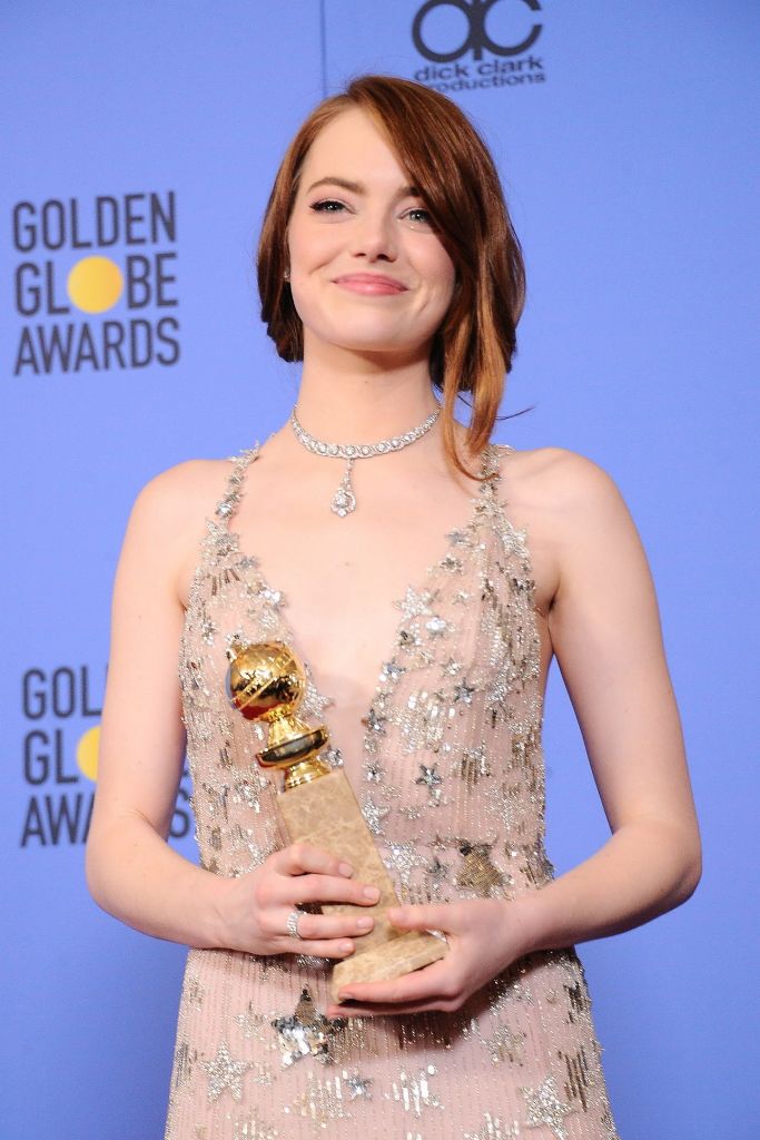 emma-stone-wins-best-actress-in-a-musical-at-the-2017-golden-globes-4