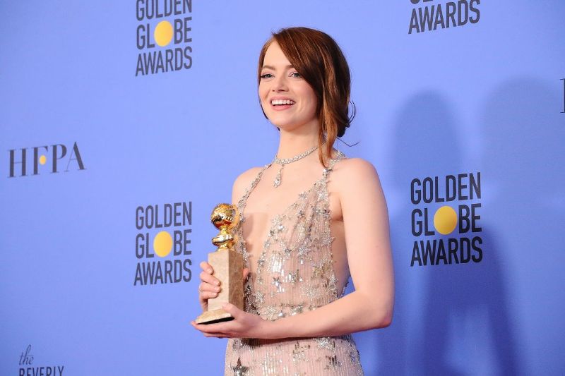emma-stone-wins-best-actress-in-a-musical-at-the-2017-golden-globes-5