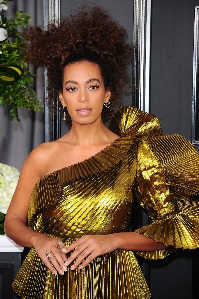 solange-knowles-on-red-carpet-grammy-awards-in-los-angeles-2-12-2017-1