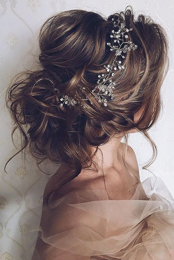 Stunning Ways to Wear Flowers in Your Hair