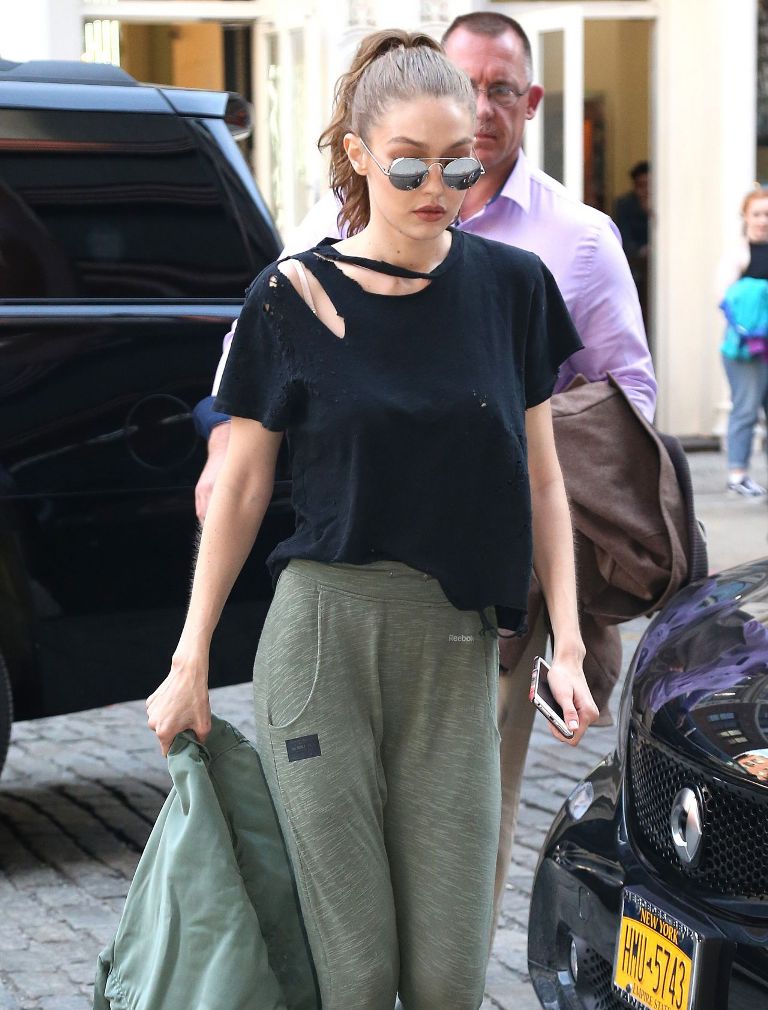 gigi-hadid-out-in-new-york-city-april-4-10-2017-4