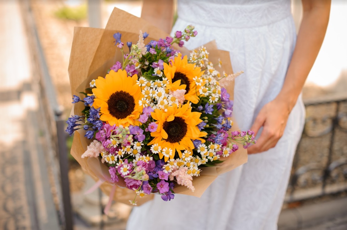 A Simple Guide in Choosing the Right Flowers to Decorate 