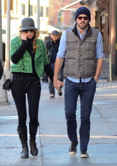 EXCLUSIVE Newlyweds Blake Lively and Ryan Reynolds walk hand in hand USA/CAN/AUS/NZ ONLY
