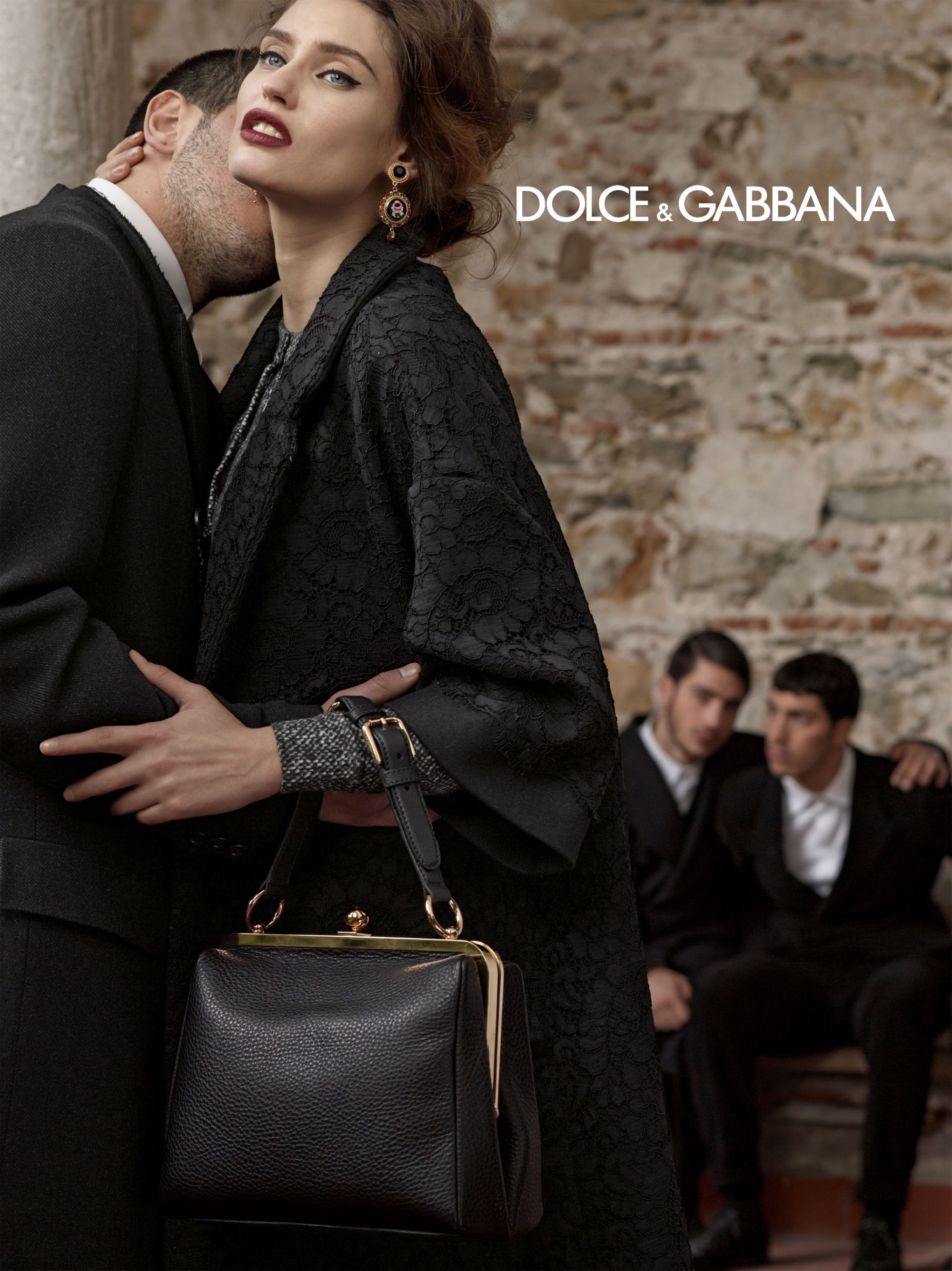 Компания dolce. Сицилийская вдова Dolce Gabbana Бьянка Балти. Dolce Gabbana 2021 Бьянка Балти.