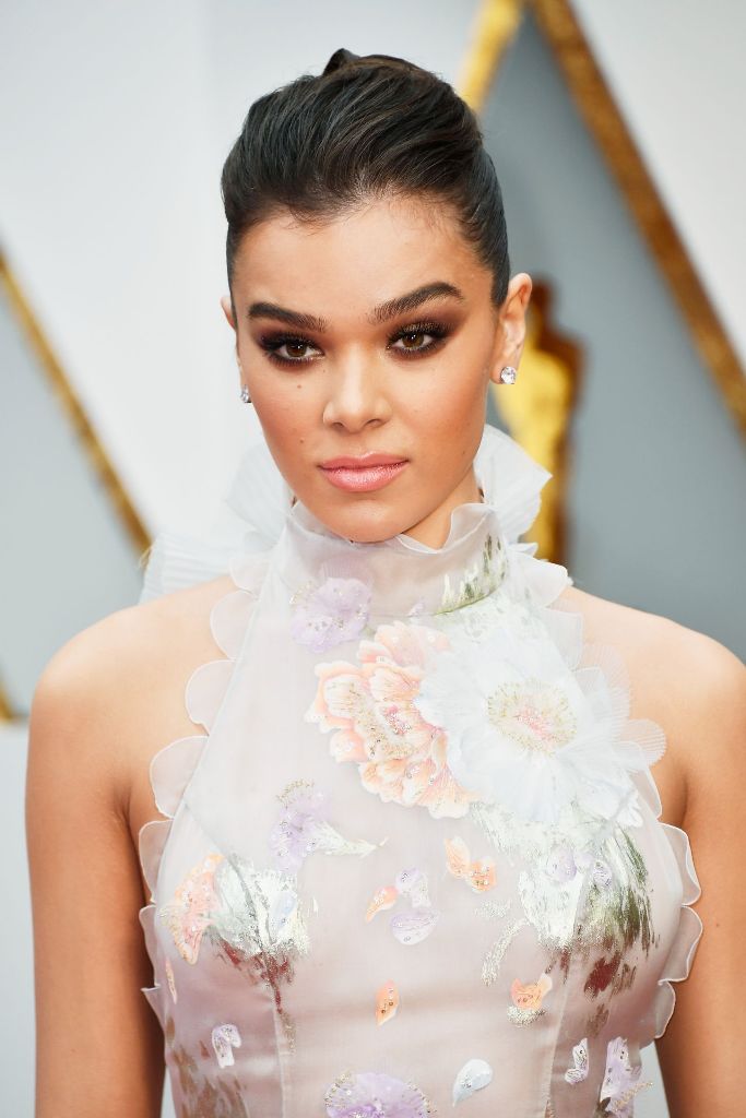 hailee-steinfeld-oscars-2017-red-carpet-in-hollywood-10