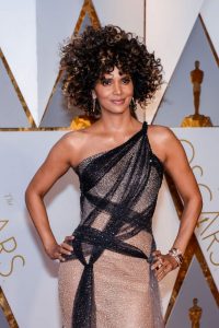 halle-berry-oscars-2017-red-carpet-in-hollywood-14