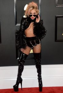 lady-gaga-on-red-carpet-grammy-awards-in-los-angeles-2-12-2017-25