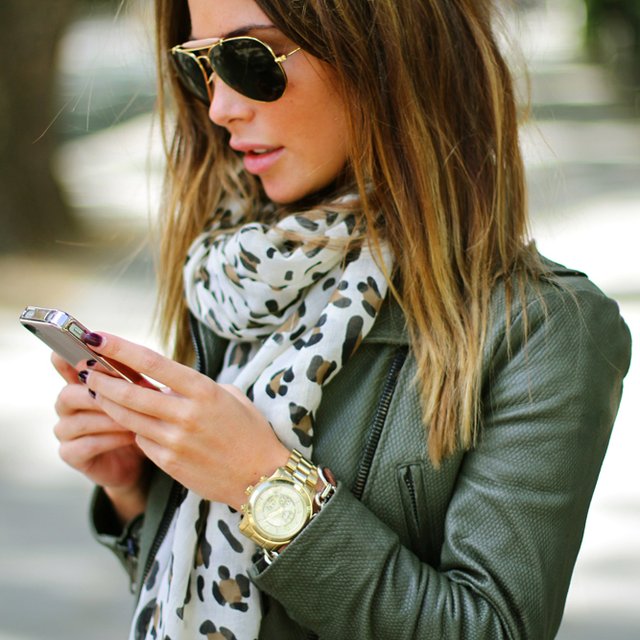 street-style-aviators-green-leather-jacket-leopard-scarf-gold-watch