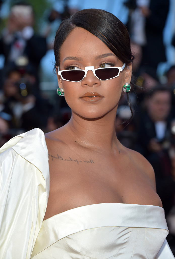 Rihanna_Okja_Red_Carpet_Arrivals_70th_Annual-3
