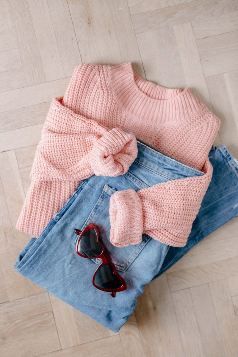 pink-sweater-pair-with-denim-jeans