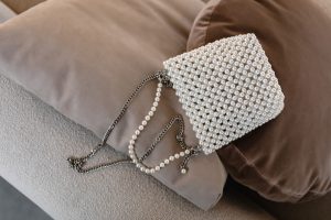 how-to-style-pearl-purses